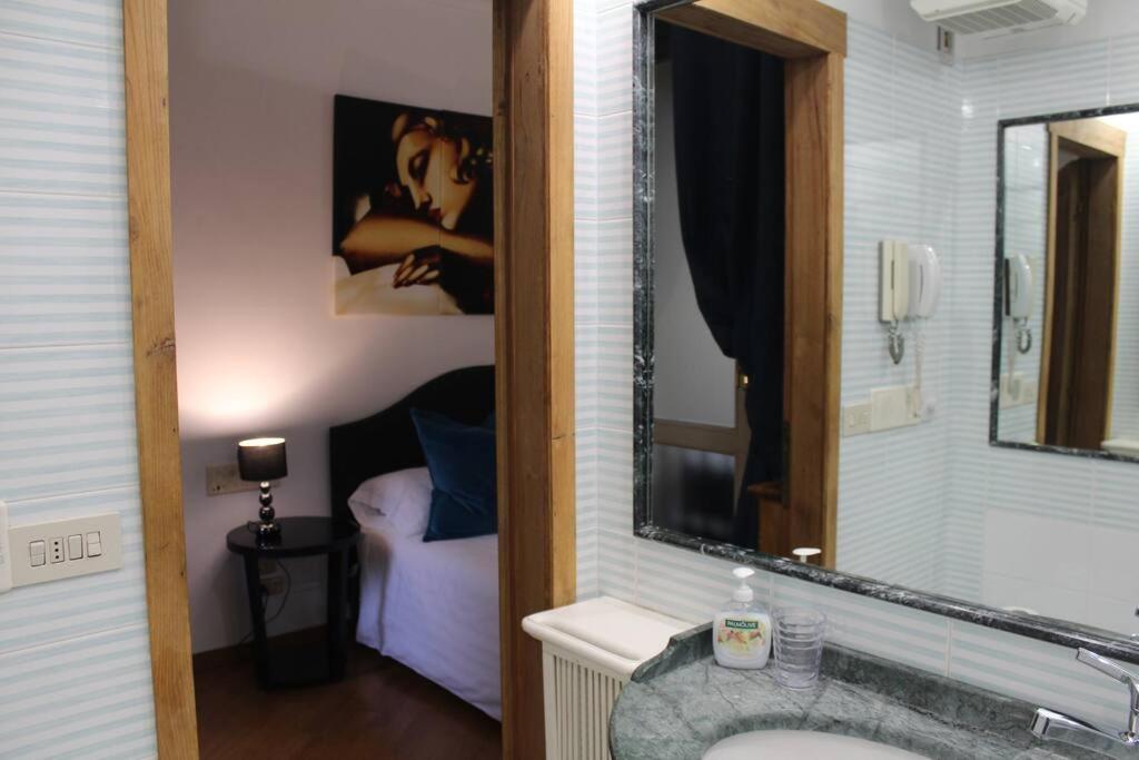 Blue Navona Two Bedroom Apartment - Topcollection Рим Экстерьер фото